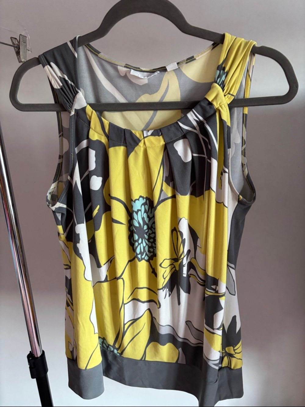 Sleeveless Floral Knot-Shoulder Top in Yellow and Gray